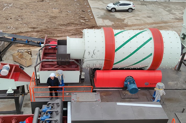 撬裝式土壤淋洗設(shè)備運(yùn)行現(xiàn)場(chǎng)